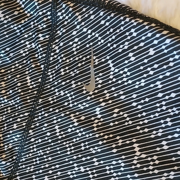 Nike Dri Fit running leggings/capris size large - Picture 2 of 8
